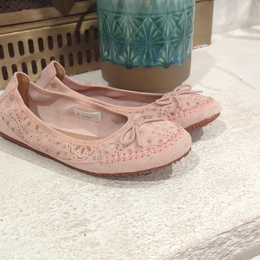 Manitobah Pink Butterfly Flat